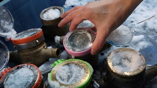 조금씩 얼어붙는 한강…전국 곳곳 동파사고·시설물피해