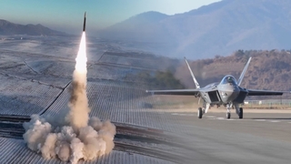 [한반도 브리핑] 김정은 ICBM ‘너클 주먹’ vs 한미 ‘3종 세트’