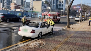 인천서 주차된 승용차 불로 70대 중상…시민들이 구조