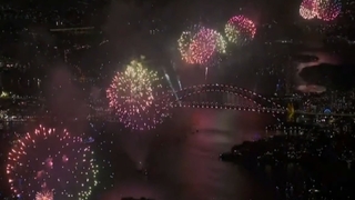[현장연결] 시드니의 화려한 새해맞이…불꽃에 물든 밤하늘
