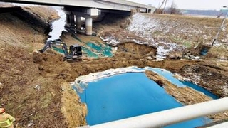 하천 방제작업 열흘째…우천 예보에 작업 난항