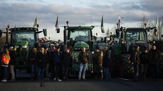 뿔난 프랑스 농민들, 도매시장 봉쇄 시도…EU는 농산물 수입제한 추진