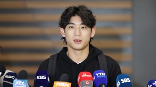 [현장연결] ‘바람의 손자’ 이정후, 새시즌 대비 출국…”적응이 최우선”