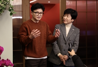 [현장연결] 한동훈, ‘민주탈당’ 김영주 만나 입당 설득…결과는