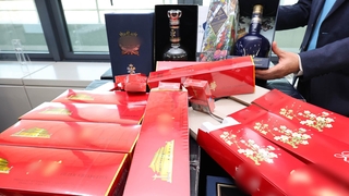 면세 양주·담배 77억원치 국내 유통…생수·골판지로 눈속임