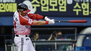 오스틴 폭발한 LG, 잠실 더비 승리…관중 난입 소동도