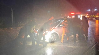 강원 철원에서 차량 침수…운전자 구조