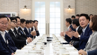 尹, 여당 지도부 초청 만찬…한동훈에 “수고 많았다”