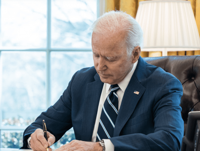 바이든 행정부, 中·러 자동차 SW 사용 막는다