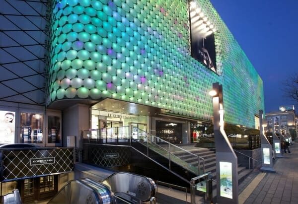 자사주 매입 나선 유통가…주가 볕들까