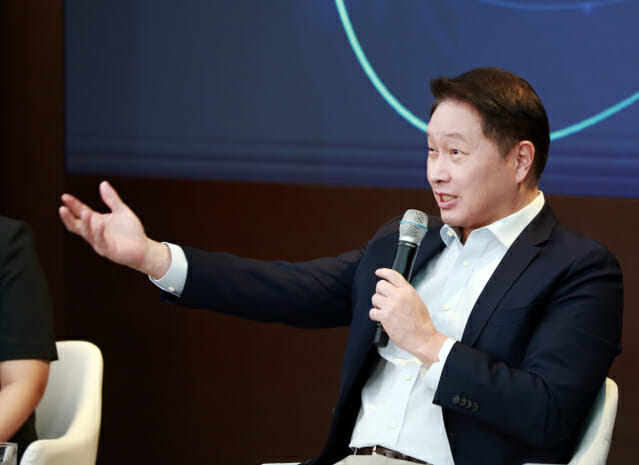 최태원 회장 주말에도 회의 “촉 세우고 기민 대응 필요”