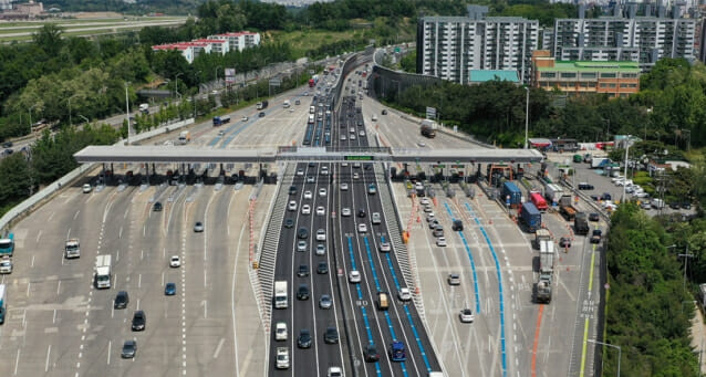 추석 연휴 4일 고속도로 통행료 면제…국무회의 통과