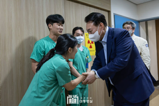 의료현장 지키는 전공의 괴롭힘 심각한데 정부 보호 ‘구멍’