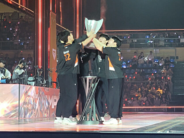 한화생명e스포츠, 2941일 만에 LCK 최정상으로 우뚝…제카, 파이널 MVP 영예