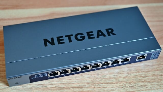 [리뷰] 2.5G NW 전환 기업에 ‘안성맞춤’…넷기어 8포트 멀티비트 스위치