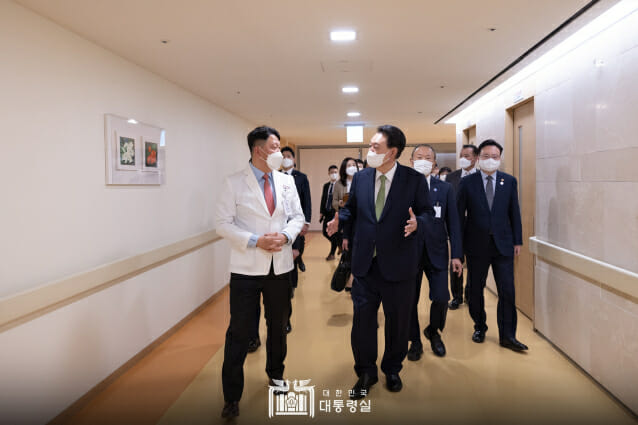 서울의대 교수들 “尹정부, 밀어붙이기 의료개혁에 연구역량 붕괴”