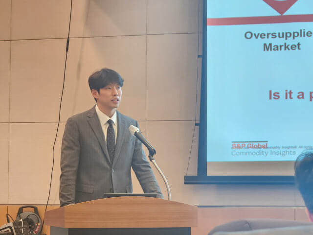 “석유화학 불황, 4년은 더 간다…그 이상 길어질 수도”