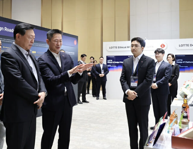 롯데, 신동빈 회장 주재 ‘디자인전략회의 2024’ 개최