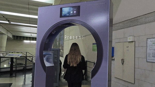 지하철역에 나타난 ‘비스포크 AI 콤보’…삼성전자, 이색 옥외광고