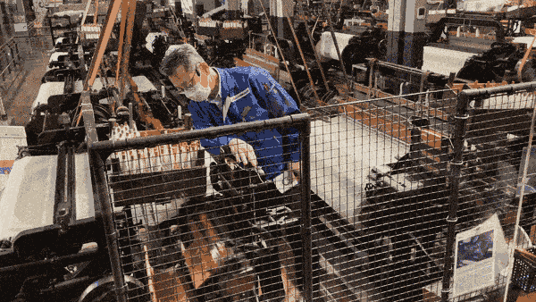 어머니 생각하며 나무 틀에 철판 두드려 만든 토요타…”시작은 이랬다”