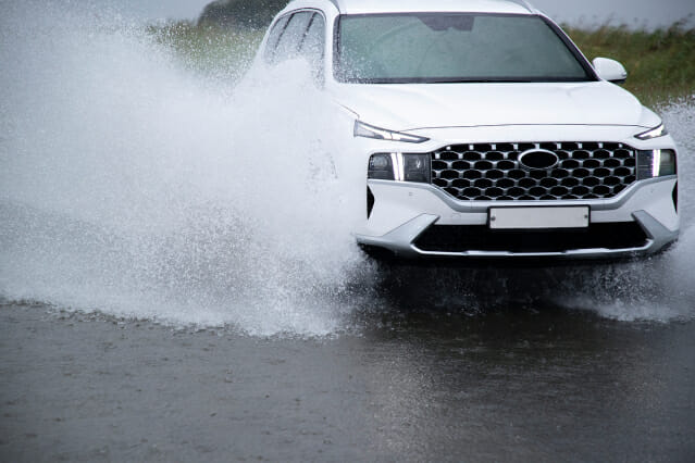 폭우로 차량 내부에 빗물…차량단독사고 특약 가능할까