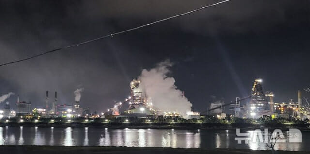 “갑자기 펑·펑·펑”…잠자던 포항시민들, 포스코 제철소 폭발에 떨었다