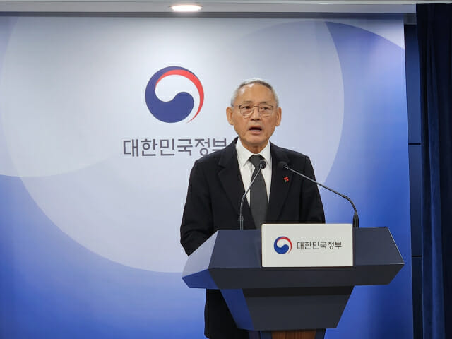 유인촌 문체부 장관, 대국민 호소문 발표…”안정적 국정 운영 위해 협력 요청”