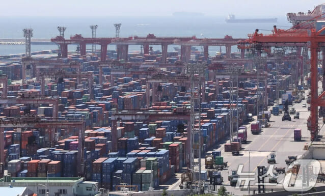 11월 수출 14개월 연속 플러스…반도체·선박↑자동차↓