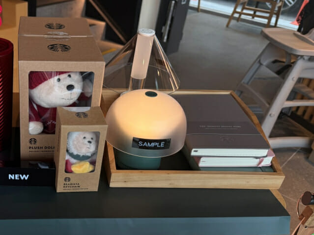 연말 달군 스타벅스 ‘포터블 램프’… 예약 위해 오전 7시부터 클릭