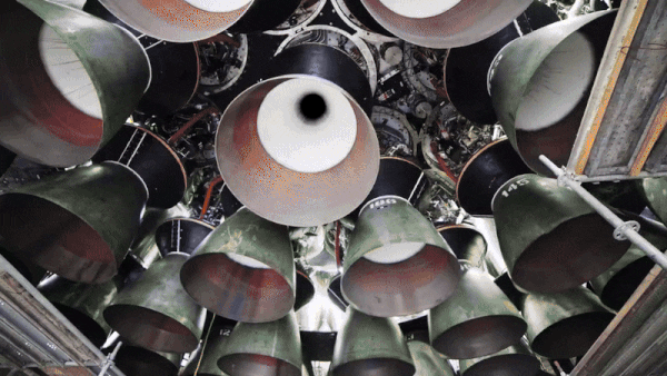 [영상] 스페이스X의 신박한 연말 인사…”로켓 엔진 노즐이 춤춘다”