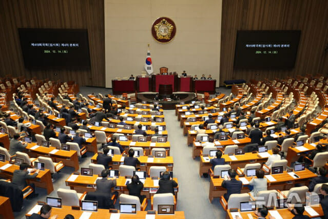 AI 산업, 尹 탄핵 정국 속 흔들리나…”초당파적 정책 연속성이 관건”