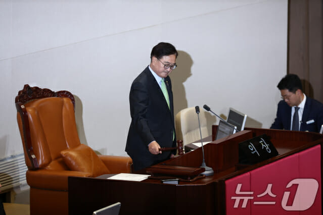우원식 의장, 尹탄핵안 투표종료 선언 보류하고 대기