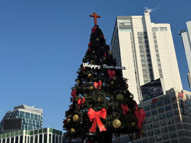 양극화되는 크리스마스…‘가성비’ 상품 인기 끌어