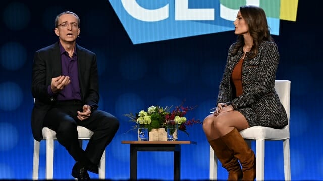 인텔 팻 겔싱어 CEO 퇴임… 인텔 이사회 “후임자 찾을 것”