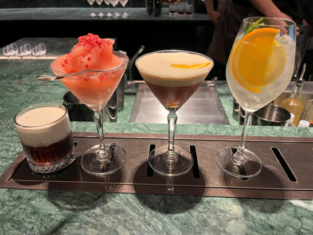 [유통 픽] 스타벅스, 11개 매장서 칵테일 판매 外