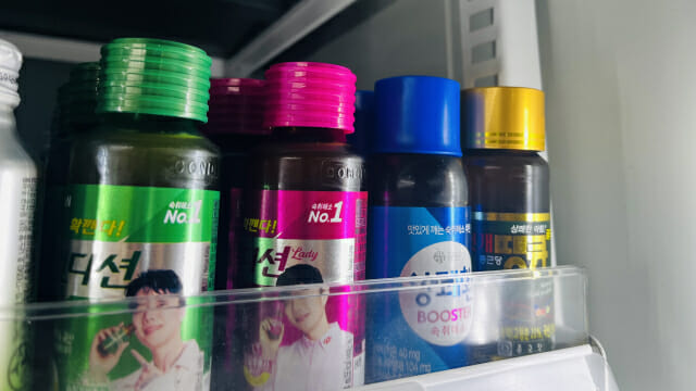 MZ 시선 끌어라…음료·환 넘어 필름형까지 ‘숙취해소제’ 경쟁 치열