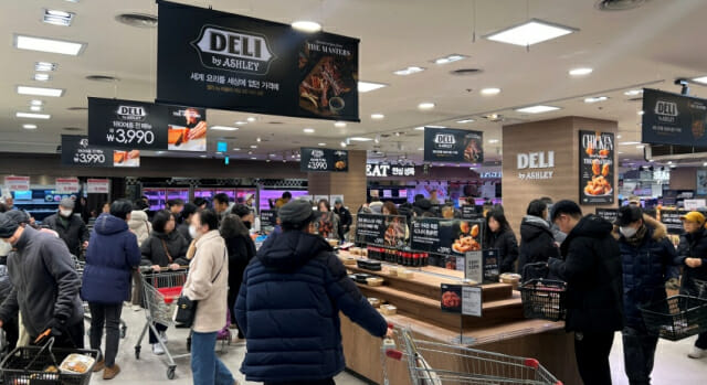 [유통 픽] 이랜드킴스클럽, 델리 바이 애슐리 평촌점 오픈 外