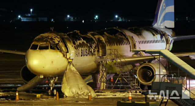 에어부산 여객기 출발전 화재…176명 긴급대피·3명 경상