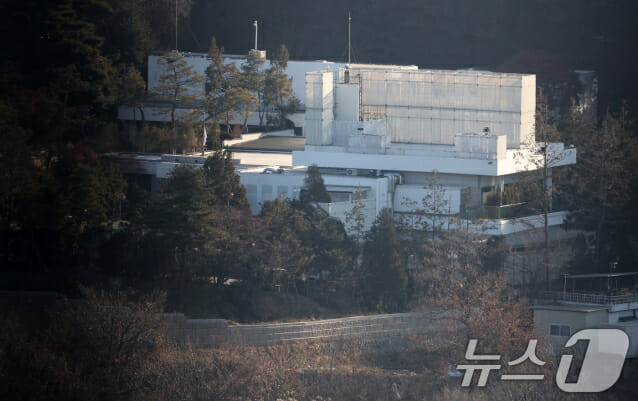 尹 체포영장 집행 중지…”피의자 태도 심히 유감”