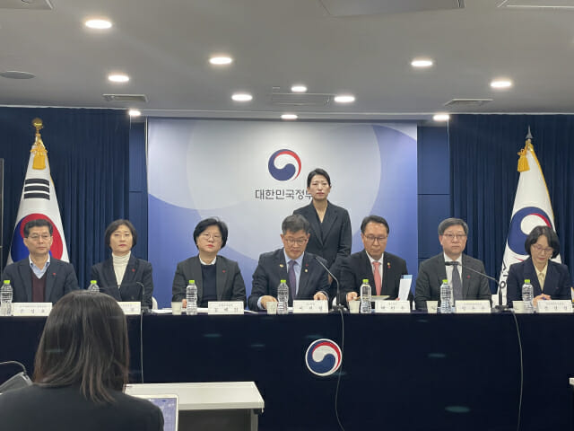 복지부 “2026학년도 의대 정원도 2000명 증원”