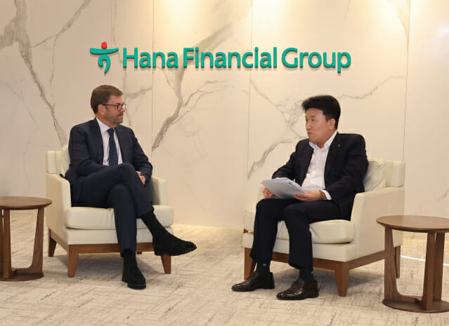 함영주, 베인캐피탈과 국내 투자 확대위한 소통 진행