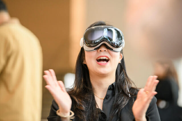 AI 경쟁서 뒤처진 애플, ‘비전 프로’로 달라질까