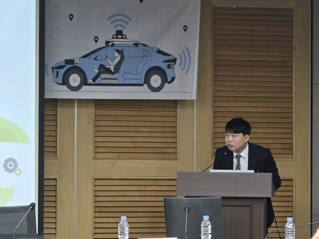 “中에 220배 뒤처져”…자율주행차 발목잡는 규제