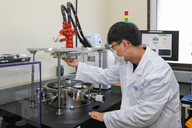 KTR, 항공우주 필수 시험장비 개발…아웃가싱 특성 시험평가 서비스 개시