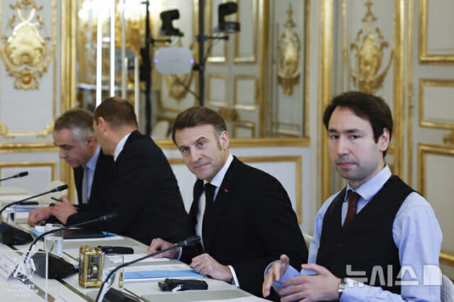 “AI 규제 완화 초읽기”…EU, 파리 AI 회의서 산업 육성 ‘풀가속’