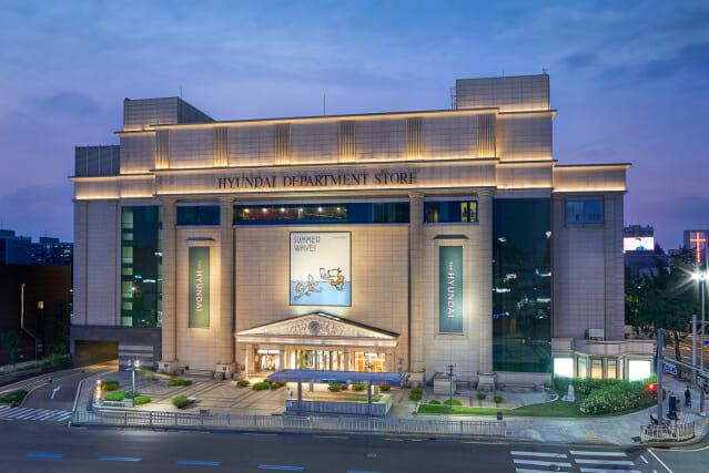 현대백화점, 겨울 아우터 할인 행사…”최대 60%↓”