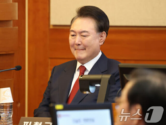 ‘내란 우두머리’ 혐의 尹 첫 형사재판 종료…내달 24일 준비기일