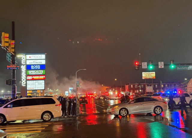 美 필라델피아에 소형 항공기 추락…사상자 파악 중