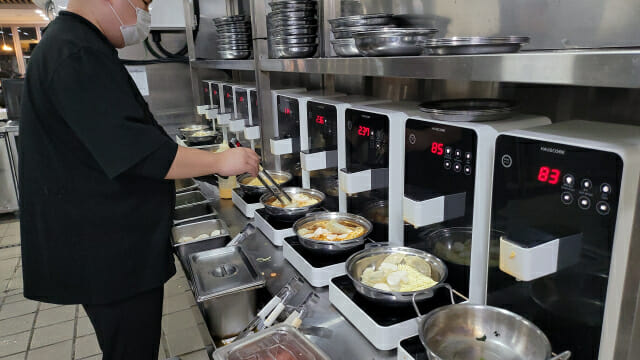 한강·낚싯배서 라면 끓이더니…해외서도 ‘러브콜’