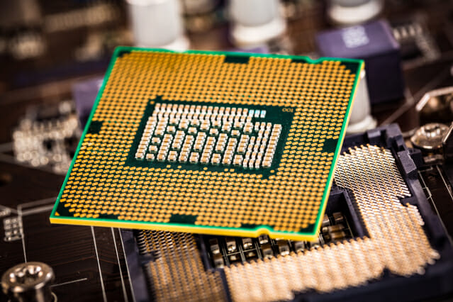 2월 수출 소폭 반등…자동차 17%↑ 반도체 3%↓